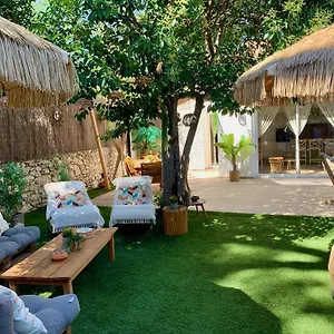 Maisonnette Avec Terrasse Et Jardin-parking Prive-9mn Des Plages A Pied , La Ciotat France